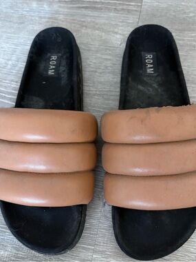 ROAM Women's Brown Triple-Padded Slide Sandals